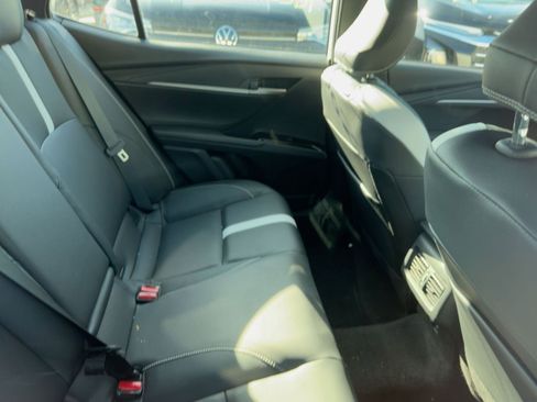 Used 2025 Toyota Camry SE image 9