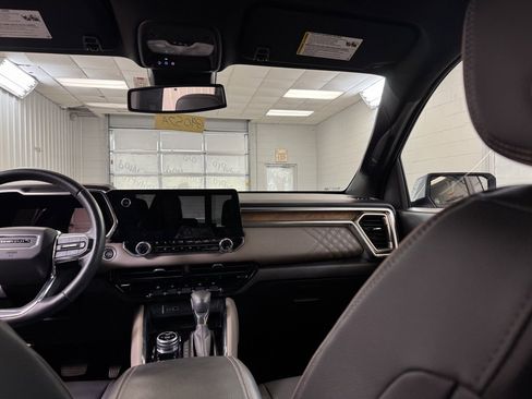 Used 2024 GMC Canyon Denali image 23