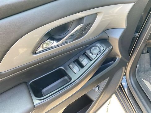 Used 2023 Chevrolet Traverse LT w/ LPO, Floor Liner Package FWD image 22