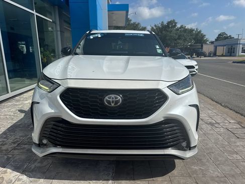 Used 2022 Toyota Highlander XSE FWD image 2