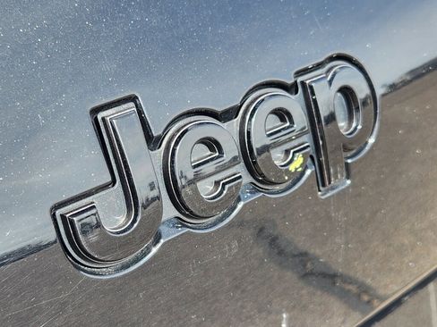 Used 2023 Jeep Grand Cherokee L Altitude image 12