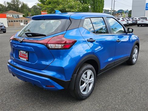 New 2025 Nissan Kicks Play S image 3