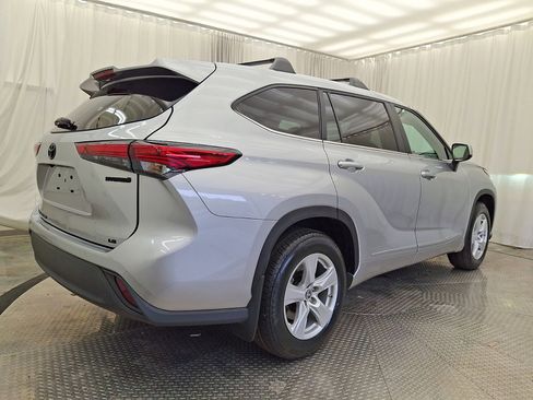 Used 2023 Toyota Highlander LE FWD image 24