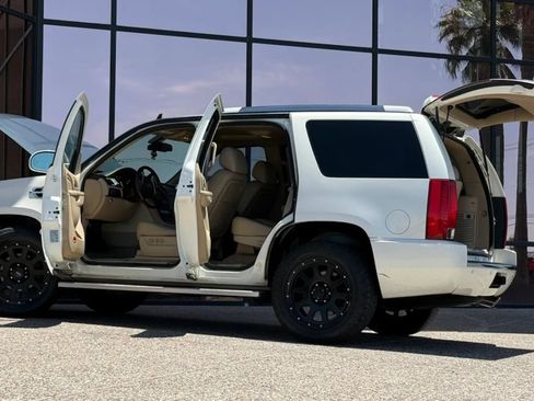 Used 2014 Cadillac Escalade Luxury AWD/4WD image 29