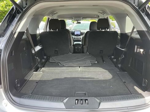 Used 2021 Ford Explorer XLT image 5