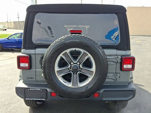 Used 2019 Jeep Wrangler Unlimited Sahara w/ Dual Top Group image 4