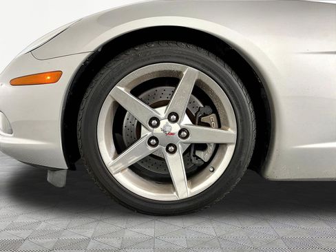 Used 2005 Chevrolet Corvette Coupe w/ Preferred Equipment Group RWD image 34