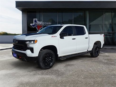 Used 2024 Chevrolet Silverado 1500 LT Trail Boss w/ Convenience Package II image 7