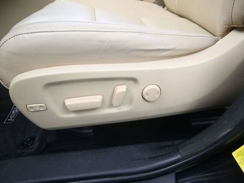 Used 2017 Toyota Highlander XLE FWD image 13