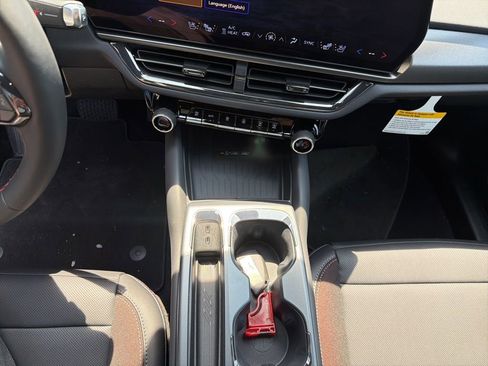 New 2025 Chevrolet Equinox EV RS w/ Convenience Package II AWD/4WD image 16