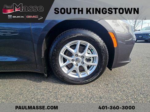 Used 2021 Chrysler Pacifica Touring-L w/ Uconnect Theater Family Group image 19