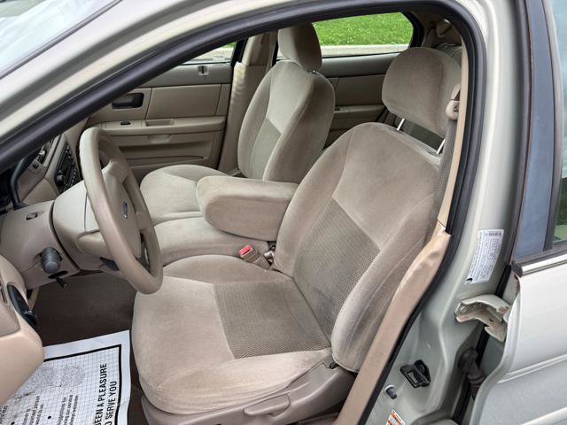 Used 2005 Ford Taurus SE FWD image 11