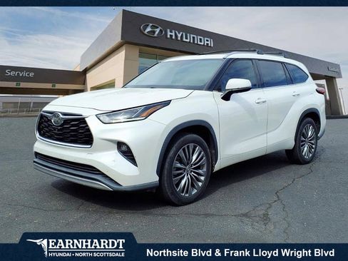 Used 2020 Toyota Highlander Platinum image 1