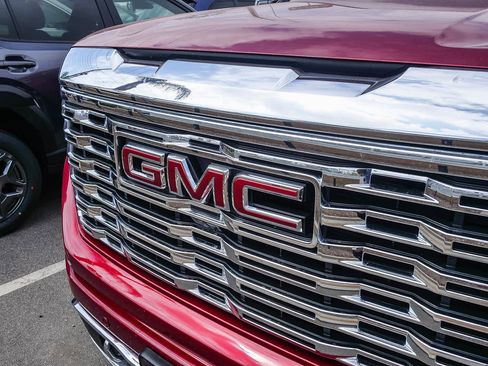 Used 2024 GMC Sierra 1500 Denali w/ Technology Package RWD image 3