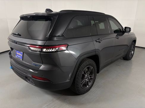 Used 2024 Jeep Grand Cherokee Trailhawk w/ Luxury Tech Group III image 8