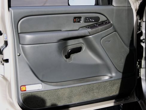 Used 2004 GMC Sierra 3500 SLT w/ Heavy-Duty Power Package image 15