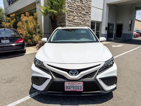Used 2021 Toyota Camry SE w/ Audio Upgrade Package FWD image 9