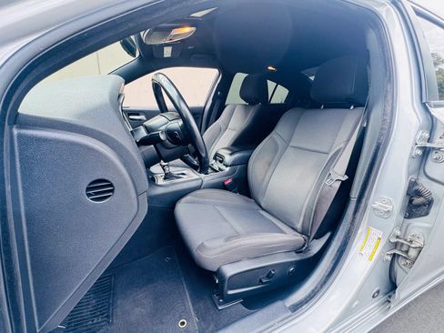 Used 2019 Dodge Charger SXT image 10