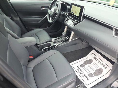 Certified 2023 Toyota Corolla Cross XLE image 18
