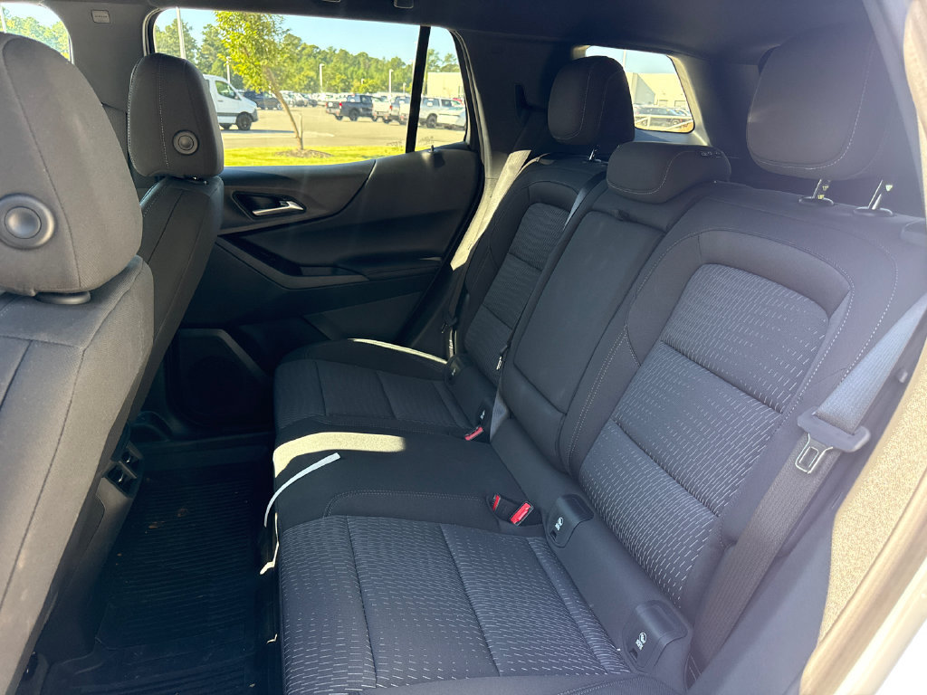 Used 2026 Chevrolet Equinox LT FWD image 32