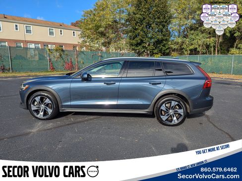 Certified 2024 Volvo V60 B5 Cross Country Plus image 6