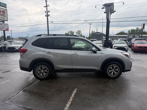 Used 2019 Subaru Forester Premium w/ All-Weather Package AWD/4WD image 5