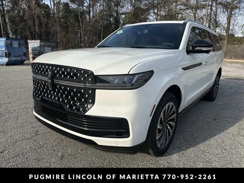 New 2026 Lincoln Navigator L Black Label AWD/4WD image 3