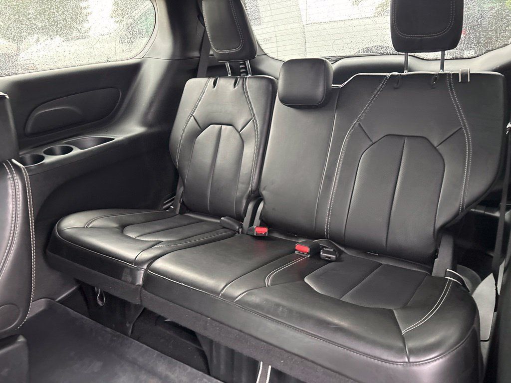 Used 2024 Chrysler Pacifica Touring-L w/ S Appearance Package FWD image 15
