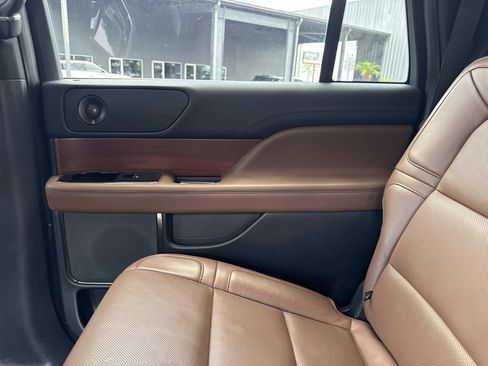 Certified 2022 Lincoln Navigator L Reserve AWD/4WD image 15