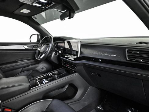 Used 2024 Volkswagen Atlas Cross Sport SEL Premium R-Line image 23