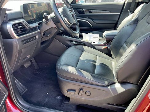 Used 2024 Kia Telluride EX w/ EX Captain's Chair Package AWD/4WD image 22