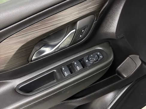 Used 2024 GMC Terrain SLE FWD image 17