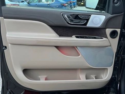 Used 2024 Lincoln Navigator Reserve image 12