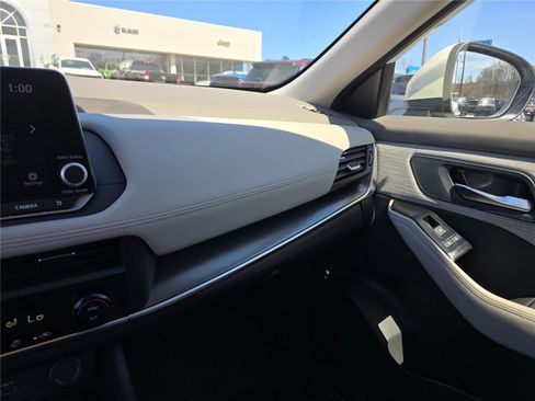 Used 2023 Nissan Rogue SV image 25