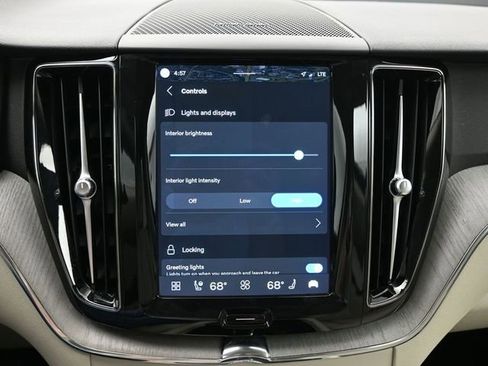 Used 2023 Volvo XC60 B5 Plus w/ Protection Package Premier image 17