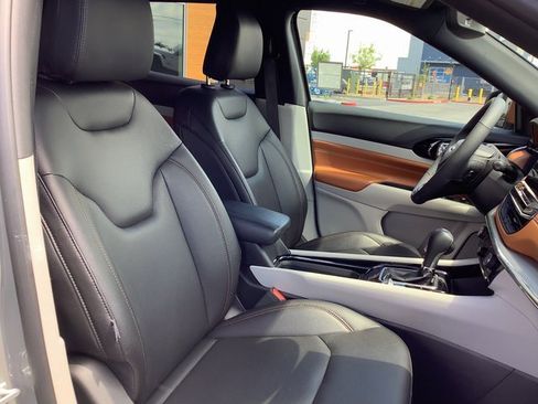 Used 2024 Jeep Compass Limited image 35