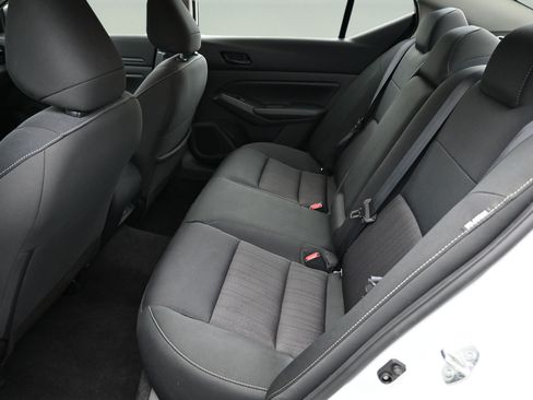 Used 2025 Nissan Altima 2.5 SV FWD image 10