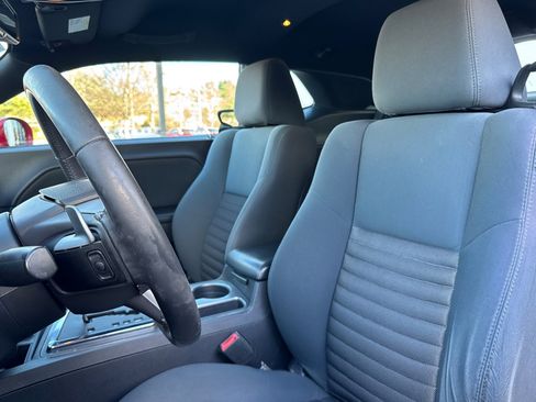 Used 2013 Dodge Challenger R/T image 21