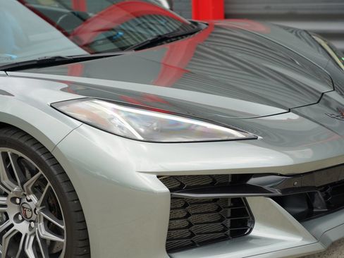 Used 2023 Chevrolet Corvette Z06 RWD image 8