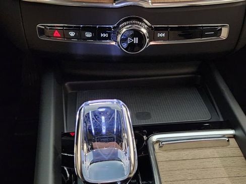 New 2026 Volvo XC60 B5 Plus w/ Protection Package Premier image 19