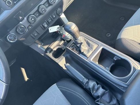 Used 2020 Toyota Tacoma TRD Off-Road image 32