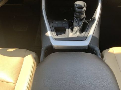 Used 2021 Toyota RAV4 XLE FWD image 27