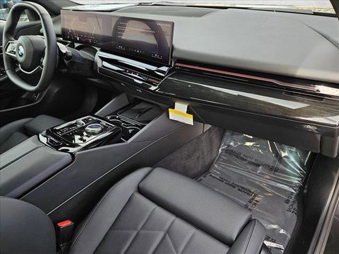 Certified 2024 BMW 530i w/ Convenience Package image 22