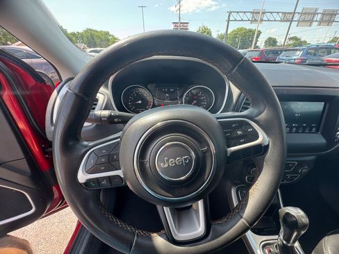 Used 2021 Jeep Compass Latitude FWD image 9