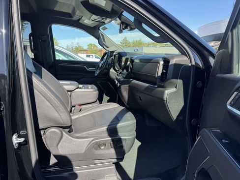 Used 2025 GMC Sierra 1500 SLT AWD/4WD image 40