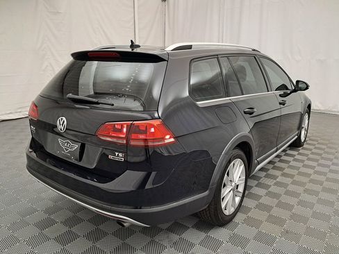 Used 2017 Volkswagen Golf Alltrack S image 4