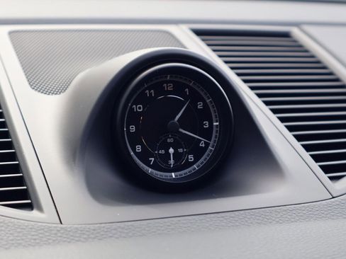 Certified 2025 Porsche Macan image 28