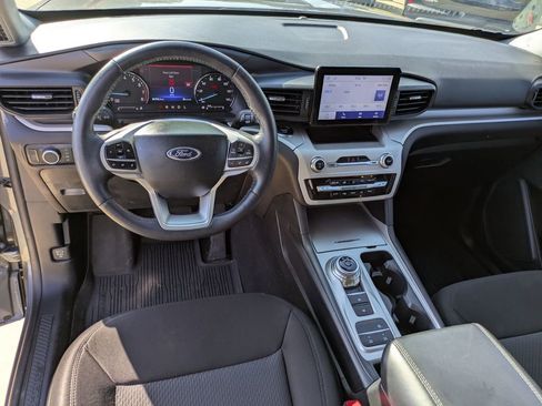 Used 2023 Ford Explorer XLT image 13
