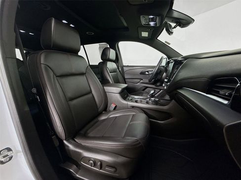 Used 2023 Chevrolet Traverse RS w/ LPO, Floor Liner Package image 32