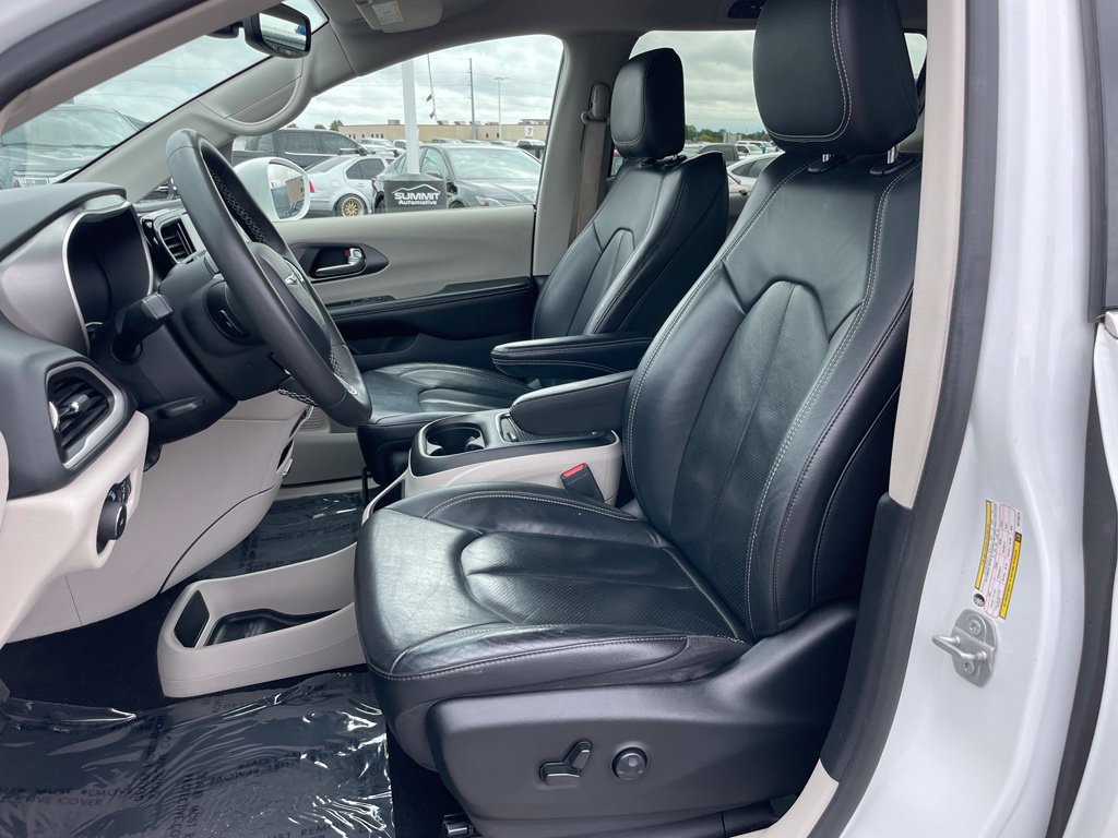 Used 2022 Chrysler Pacifica Touring-L FWD image 7